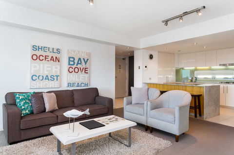 Proximity Waterfront Apartments - Holiday Find 32