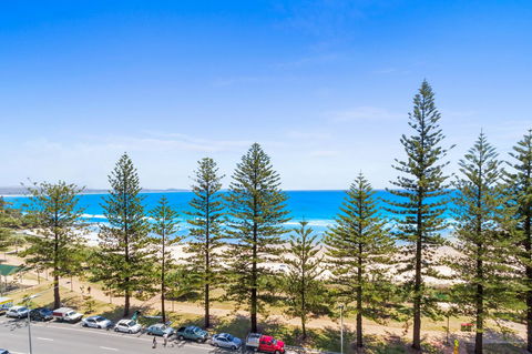 Columbia Beachfront Apartments On Rainbow Bay - Holiday Find 40