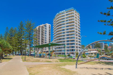 Columbia Beachfront Apartments On Rainbow Bay - Holiday Find 3