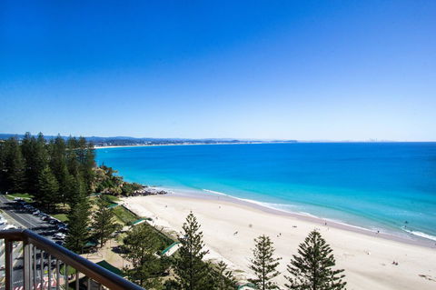 Columbia Beachfront Apartments On Rainbow Bay - Holiday Find 1