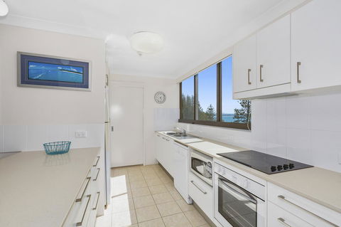 Columbia Beachfront Apartments On Rainbow Bay - Holiday Find 35