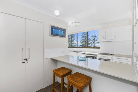 Columbia Beachfront Apartments On Rainbow Bay - Holiday Find 22
