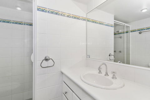 Columbia Beachfront Apartments On Rainbow Bay - Holiday Find 31