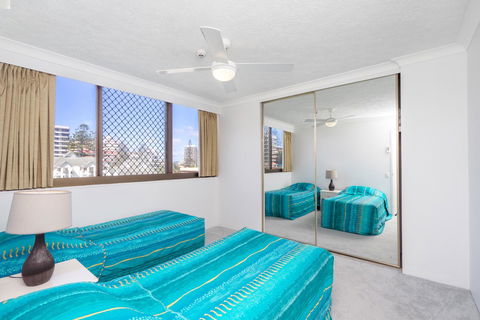 Columbia Beachfront Apartments On Rainbow Bay - Holiday Find 11