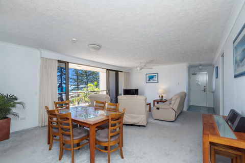 Columbia Beachfront Apartments On Rainbow Bay - Holiday Find 13