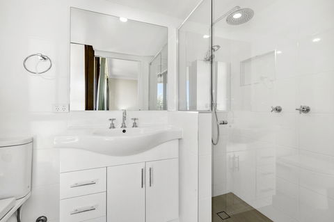 Columbia Beachfront Apartments On Rainbow Bay - Holiday Find 19