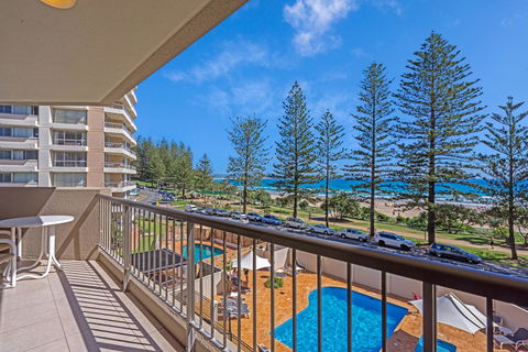 Columbia Beachfront Apartments On Rainbow Bay - Holiday Find 6