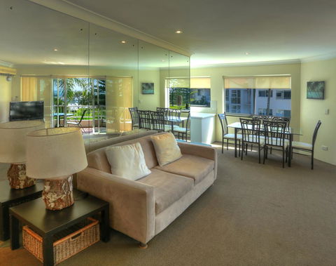 Le Beach Apartments - Holiday Find 4