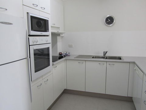 Le Beach Apartments - Holiday Find 13