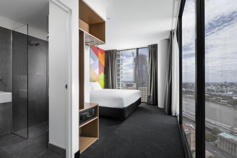 Ibis Styles Brisbane Elizabeth Street - Holiday Find 6