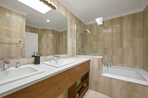 Montipora Unit 3 - In The Heart Of Airlie, Wi-fi And Netflix - Holiday Find 8