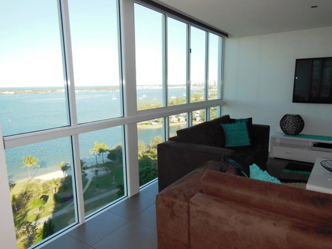 Crystal Bay On The Broadwater - Holiday Find 32