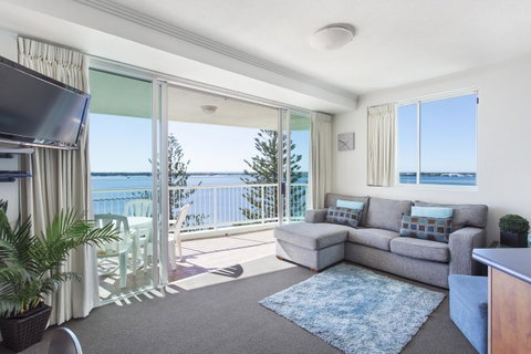 Crystal Bay On The Broadwater - Holiday Find 17