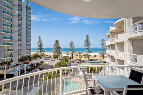 Kirra Beach Apartments - Holiday Find 22