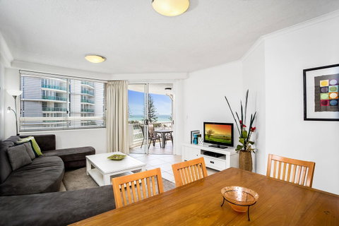 Kirra Beach Apartments - Holiday Find 31