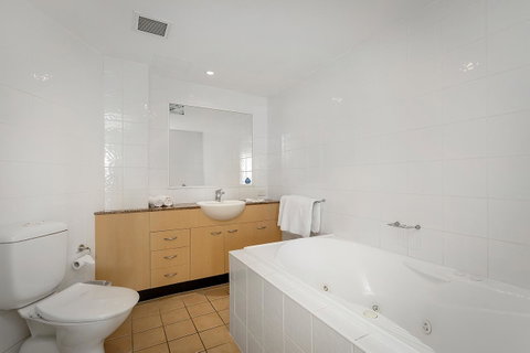 Kirra Beach Apartments - Holiday Find 30