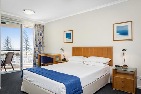 Kirra Beach Apartments - Holiday Find 27