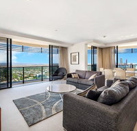 Luxury 3 Bedroom in heart of Broadbeach - Holiday Find