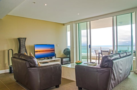 Kirra Surf Apartments - Holiday Find 32