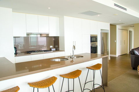 Kirra Surf Apartments - Holiday Find 31
