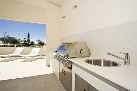 Kirra Surf Apartments - Holiday Find 35