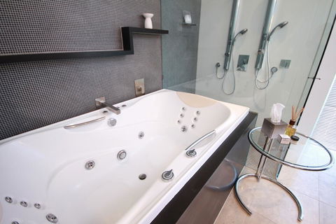 Oceans Mooloolaba - Holiday Find 35