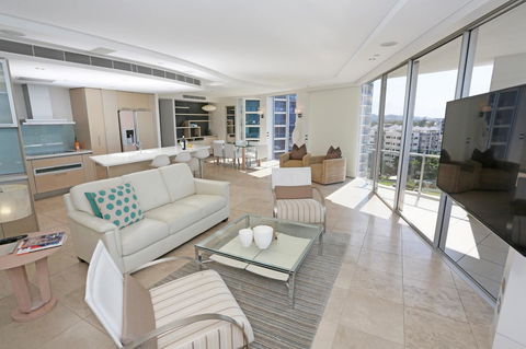 Oceans Mooloolaba - Holiday Find 5