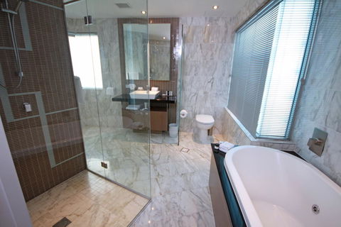 Oceans Mooloolaba - Holiday Find 32