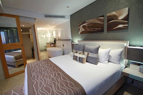 Oceans Mooloolaba - Holiday Find 14