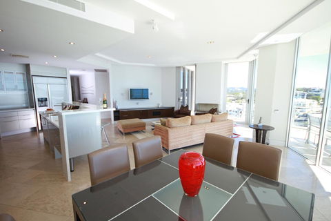 Oceans Mooloolaba - Holiday Find 25