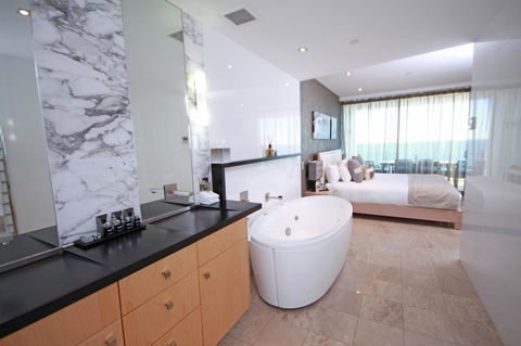 Oceans Mooloolaba - Holiday Find 10