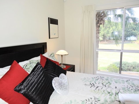 Waterfront Resort Villa With Buggy - Holiday Find 11