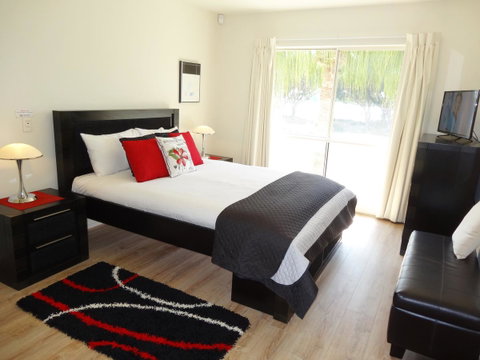 Waterfront Resort Villa With Buggy - Holiday Find 9