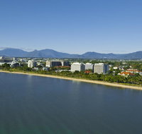Holiday Inn Cairns Harbourside - Holiday Find