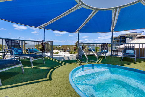 Beach Club Resort Mooloolaba - Holiday Find 3