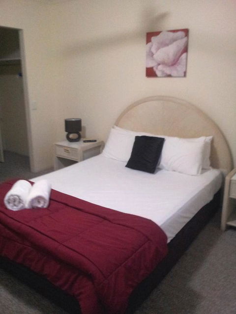 Champelli Palms Apartments - Holiday Find 16