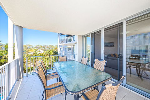 On The Bay Apartments - Holiday Find 6