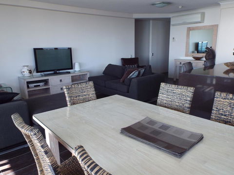 Northwind Beachfront Apartments - Holiday Find 13