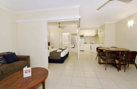 Cairns Queenslander Hotel & Apartments - Holiday Find 10
