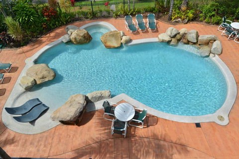 Cairns Queenslander Hotel & Apartments - Holiday Find 4