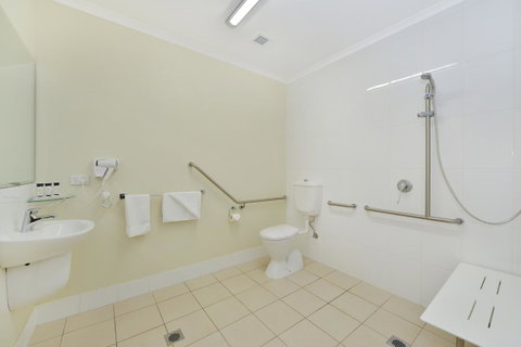 Cairns Queenslander Hotel & Apartments - Holiday Find 38