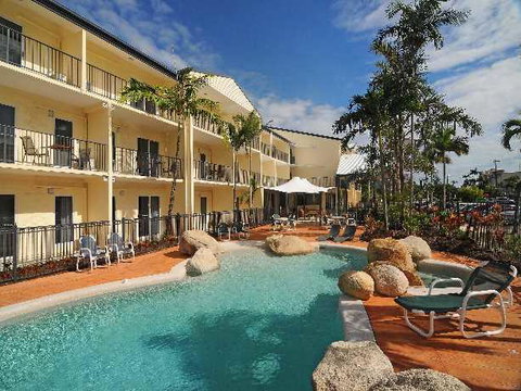 Cairns Queenslander Hotel & Apartments - Holiday Find 1