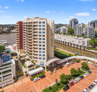 Central Dockside Apartment Hotel - Holiday Find
