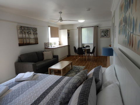 Malanda Manor Guesthouse - Holiday Find 19