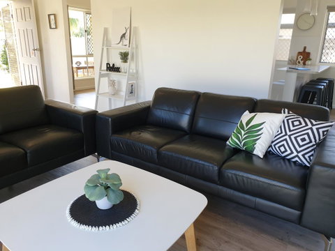 Beautiful Home- Walk To Beach-Short Drive To Noosa - Holiday Find 3