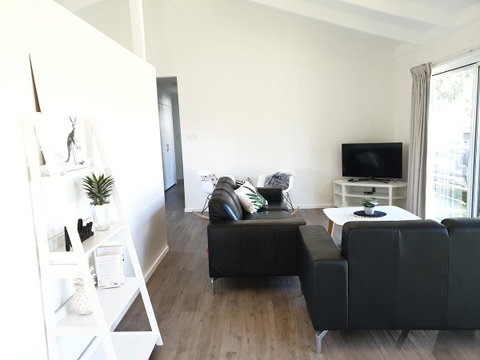 Beautiful Home- Walk To Beach-Short Drive To Noosa - Holiday Find 1