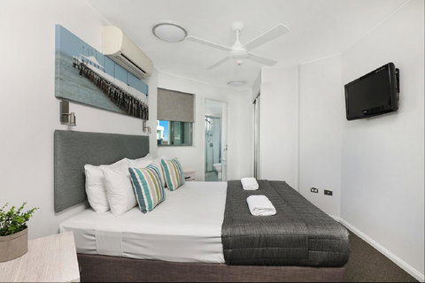 Malibu Apartments - Holiday Find 8