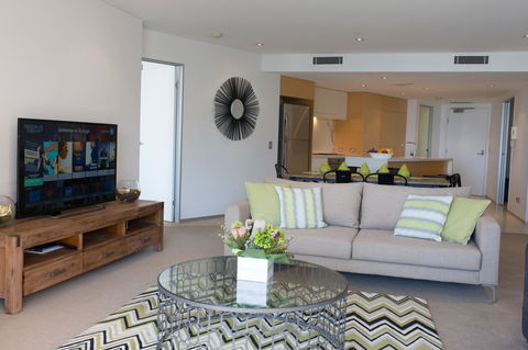 Ambience On Burleigh Beach - Holiday Find 16