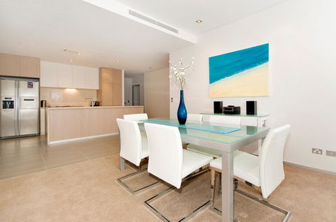 Ambience On Burleigh Beach - Holiday Find 23