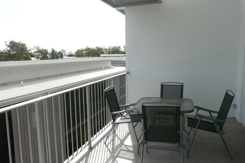 Monterey Apartments Moranbah - Holiday Find 2